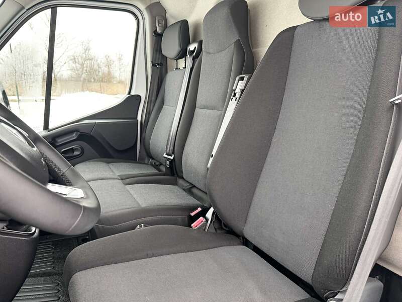 Вантажний фургон Renault Master 2021 в Рівному