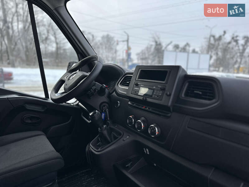 Вантажний фургон Renault Master 2022 в Рівному