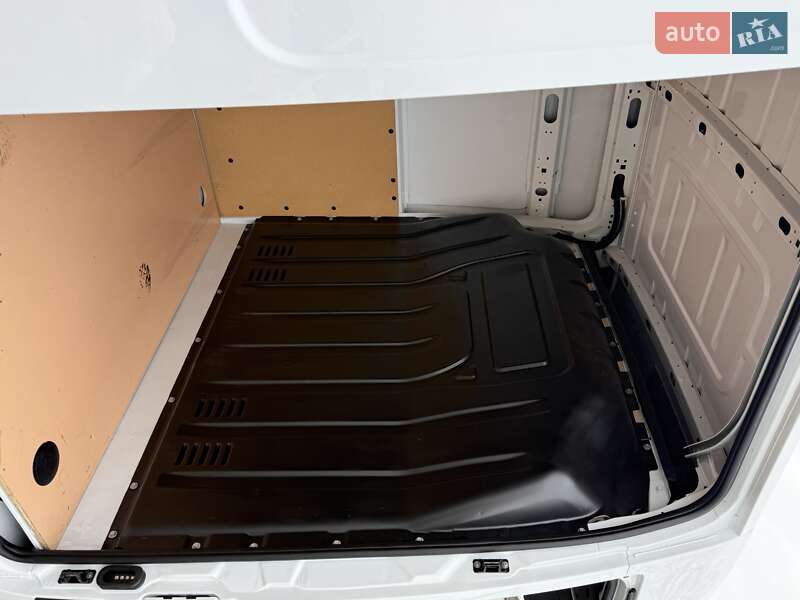 Мікроавтобус вантажний (до 3,5т) Renault Master 2018 в Рівному