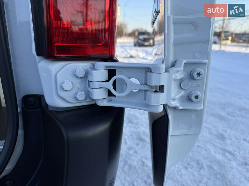 Грузовой фургон Renault Master 2022 в Киеве