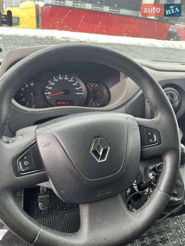 Евакуатор Renault Master 2016 в Львові