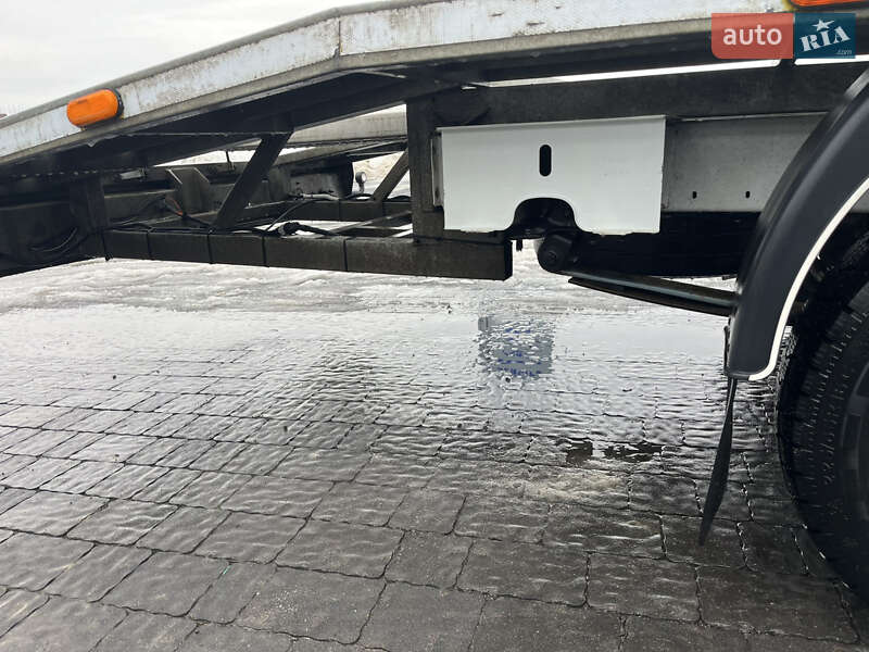 Евакуатор Renault Master 2016 в Львові