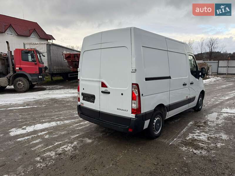 Грузовой фургон Renault Master 2017 в Тячеве