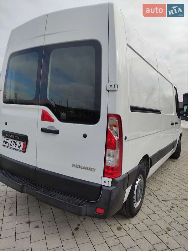 Грузовой фургон Renault Master 2015 в Львове