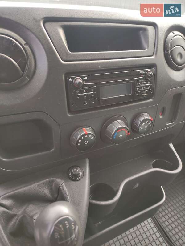 Грузовой фургон Renault Master 2015 в Львове