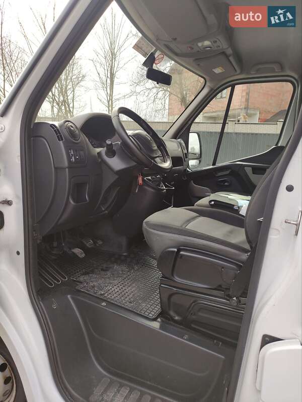 Грузовой фургон Renault Master 2015 в Львове
