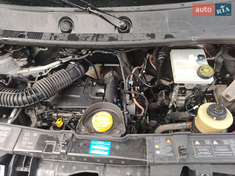 Грузовой фургон Renault Master 2015 в Львове