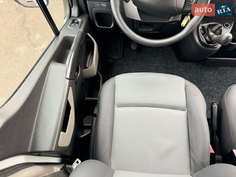 Вантажопасажирський фургон Renault Master 2017 в Києві