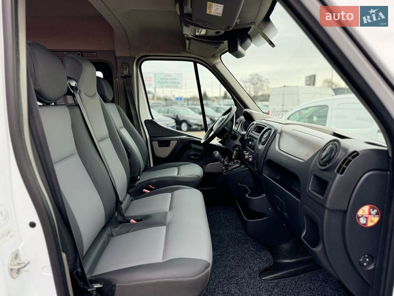 Вантажопасажирський фургон Renault Master 2017 в Києві