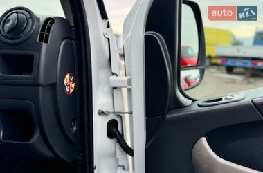 Грузопассажирский фургон Renault Master 2017 в Киеве