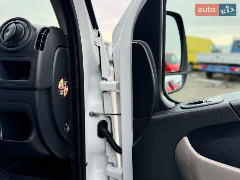 Вантажопасажирський фургон Renault Master 2017 в Києві