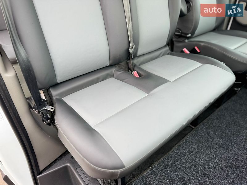 Вантажопасажирський фургон Renault Master 2017 в Києві