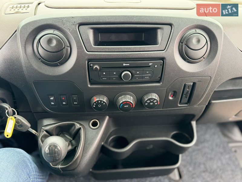 Вантажопасажирський фургон Renault Master 2017 в Києві