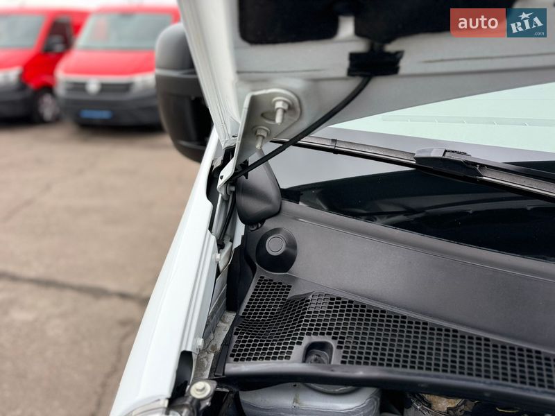 Вантажопасажирський фургон Renault Master 2017 в Києві