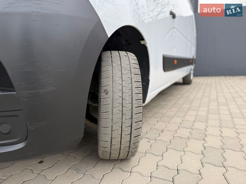 Вантажний фургон Renault Master 2021 в Чернівцях