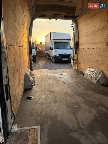 Грузовой фургон Renault Master 2017 в Мукачево