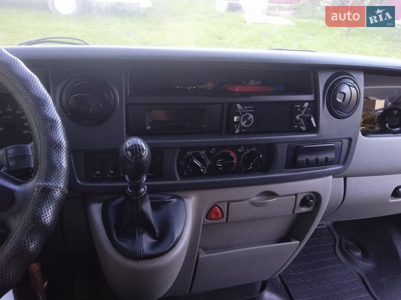 Вантажний фургон Renault Master 2006 в Летичіві