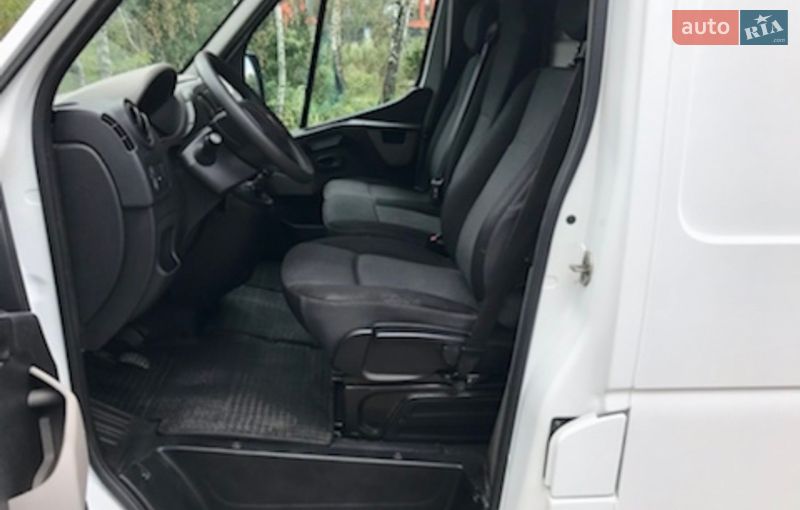 Вантажний фургон Renault Master 2016 в Львові