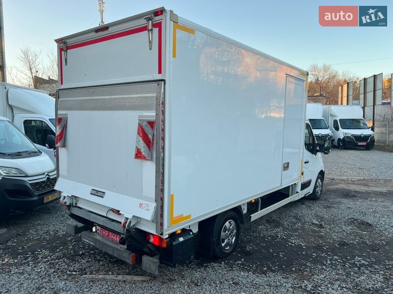 Вантажний фургон Renault Master 2017 в Рівному