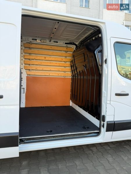 Грузовой фургон Renault Master 2021 в Дубно