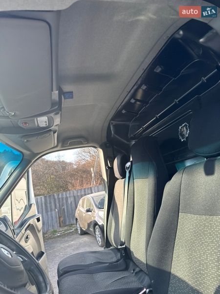 Грузовой фургон Renault Master 2017 в Ужгороде