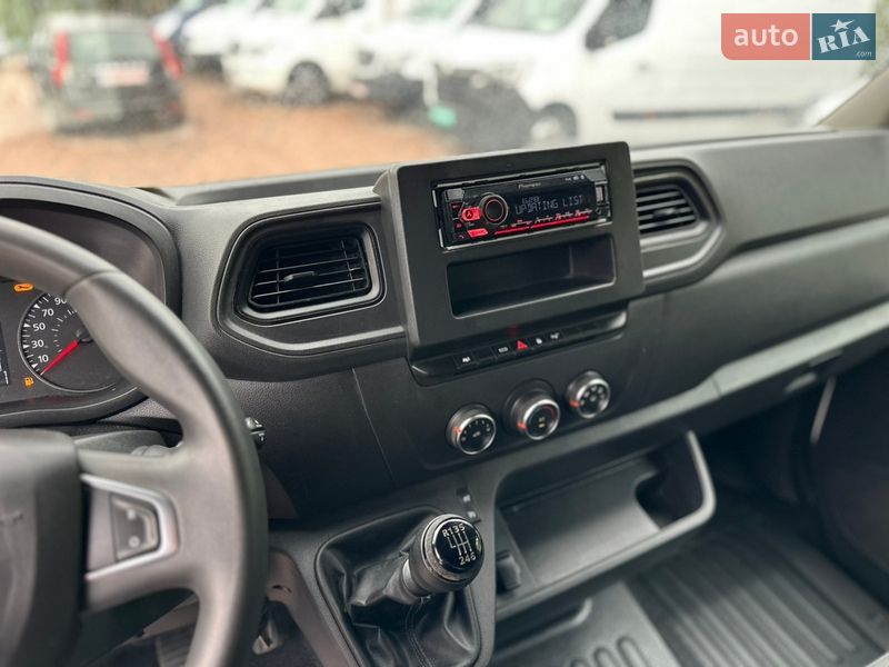 Вантажний фургон Renault Master 2021 в Рівному