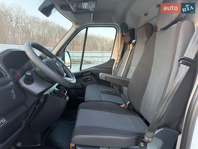 Вантажний фургон Renault Master 2023 в Дубні
