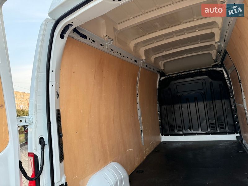 Грузовой фургон Renault Master 2017 в Дубно
