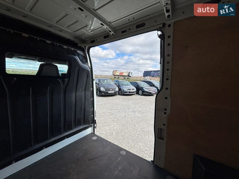 Грузовой фургон Renault Master 2017 в Львове