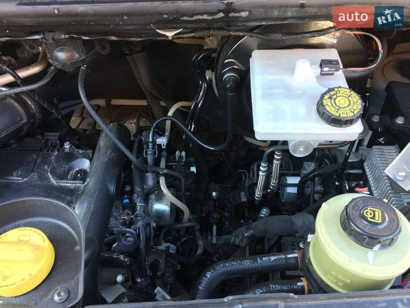 Грузопассажирский фургон Renault Master 2015 в Почаеве