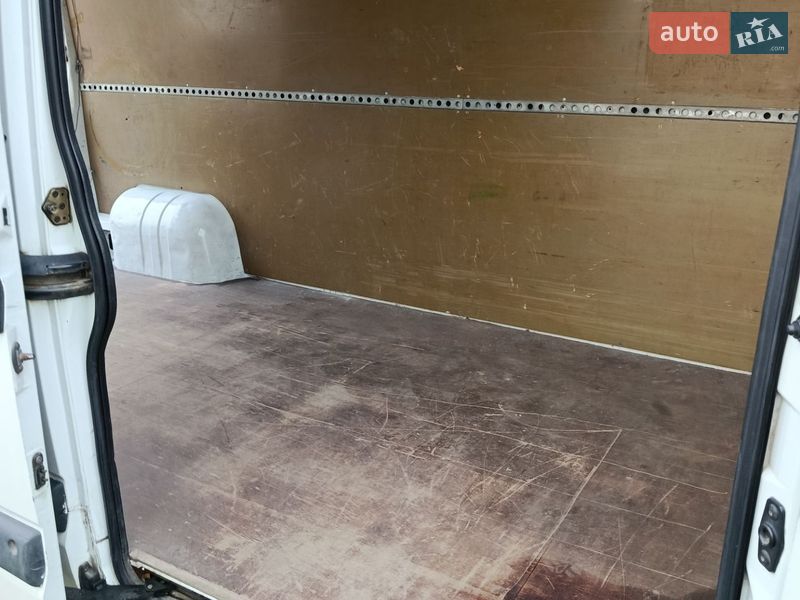 Вантажний фургон Renault Master 2005 в Львові