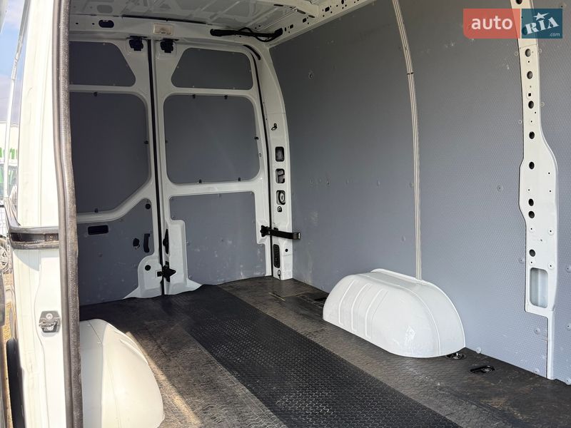 Грузовой фургон Renault Master 2018 в Львове
