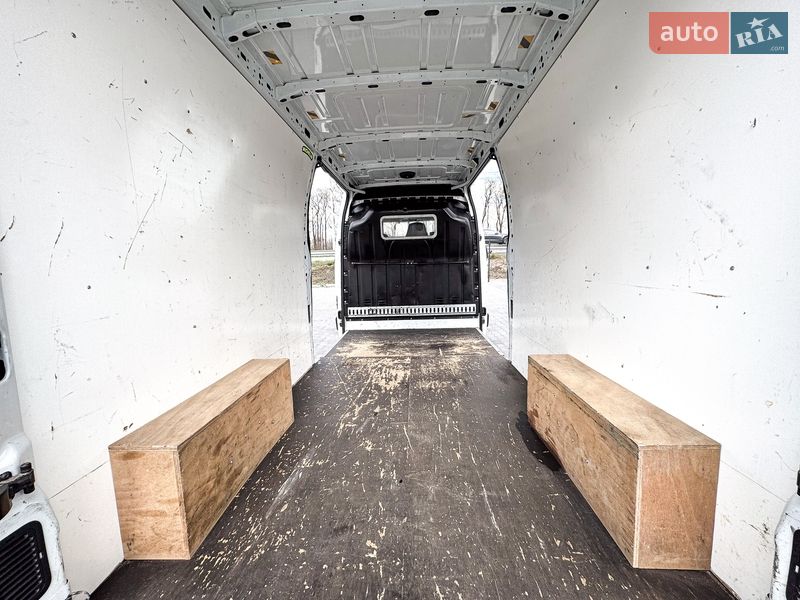 Грузовой фургон Renault Master 2015 в Ровно