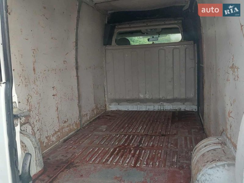 Грузовой фургон Renault Master 2001 в Львове