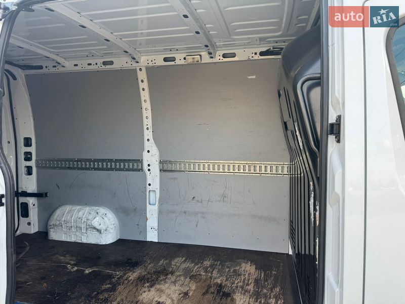 Вантажний фургон Renault Master 2023 в Святопетрівське