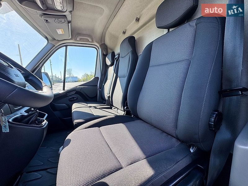 Вантажний фургон Renault Master 2021 в Рівному