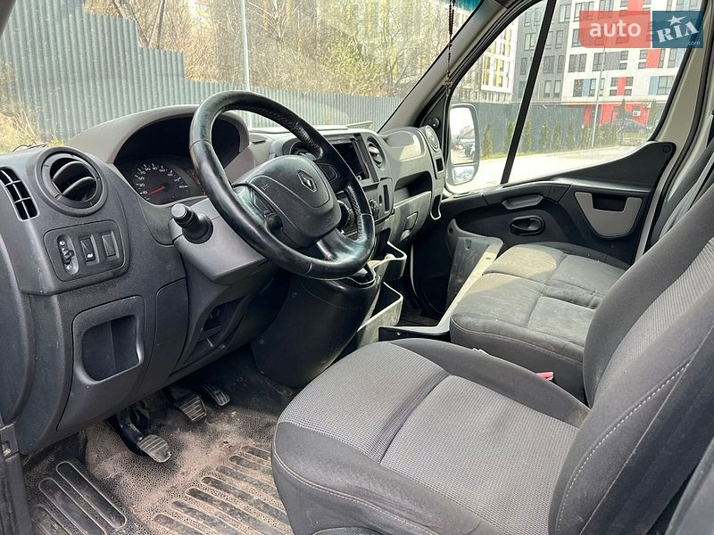 Грузовой фургон Renault Master 2015 в Львове