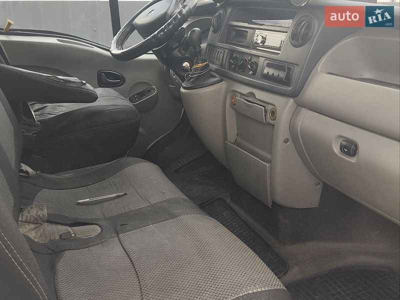 Вантажний фургон Renault Master 2006 в Луцьку