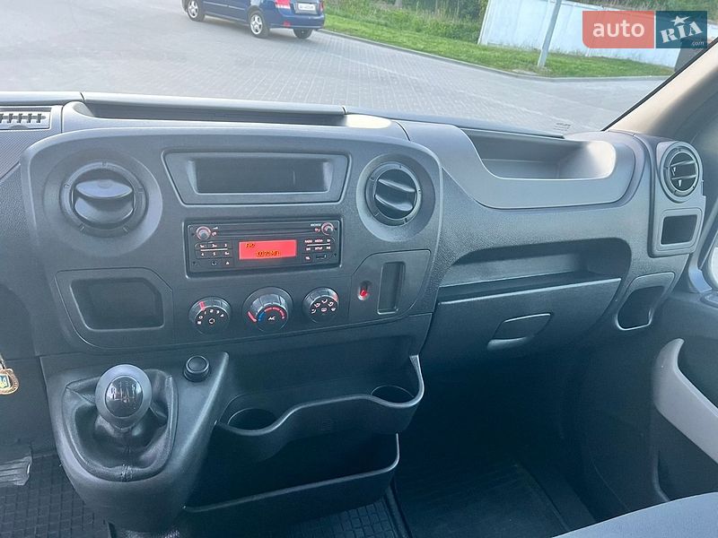 Вантажний фургон Renault Master 2015 в Житомирі