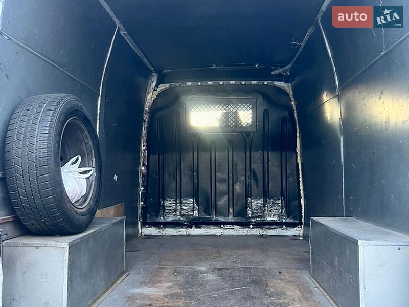 Вантажний фургон Renault Master 2015 в Житомирі