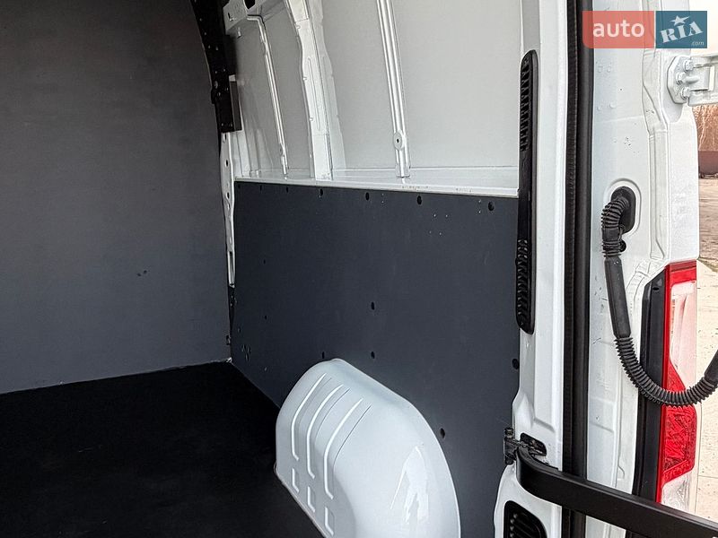 Грузопассажирский фургон Renault Master 2017 в Луцке