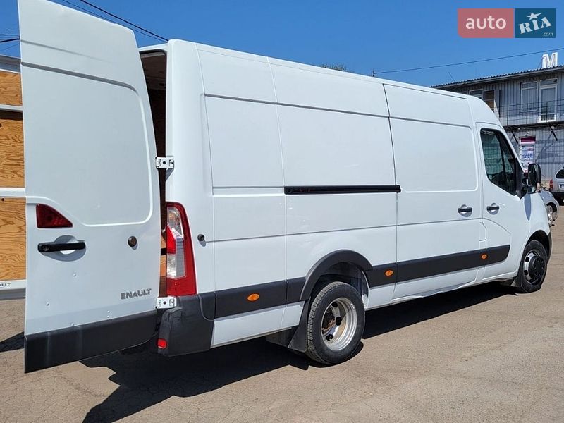 Вантажний фургон Renault Master 2015 в Чернівцях