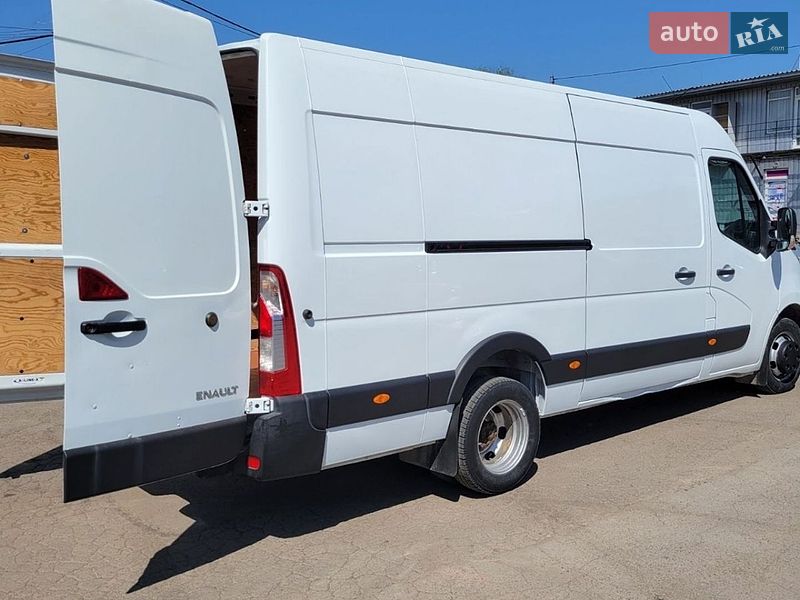 Вантажний фургон Renault Master 2015 в Чернівцях
