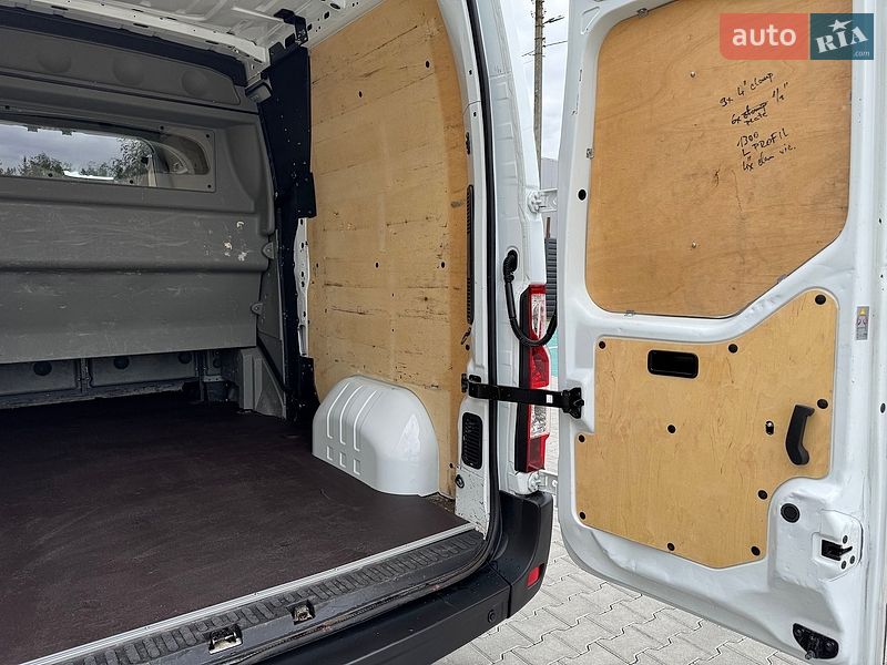 Вантажопасажирський фургон Renault Master 2017 в Ковелі
