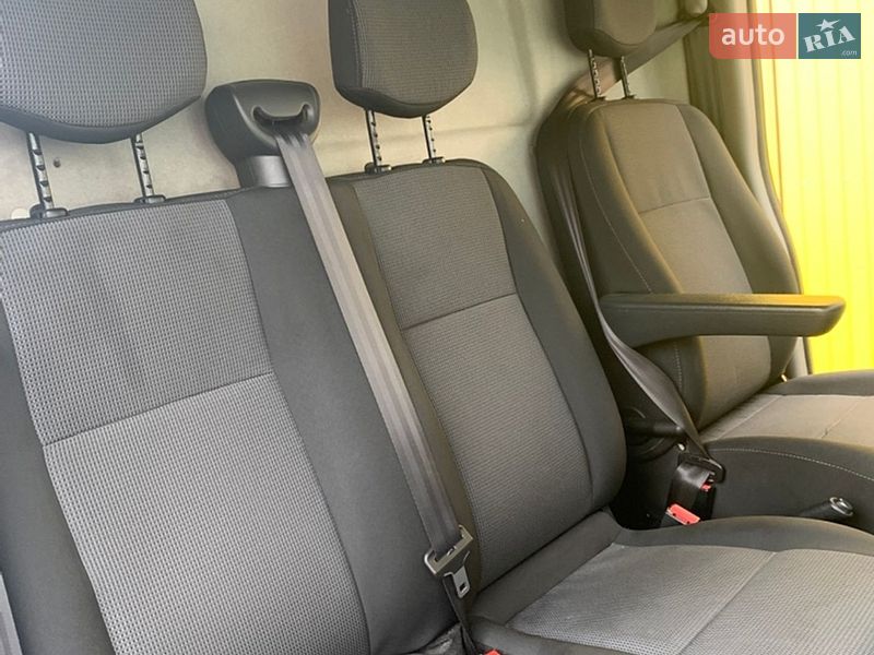Вантажний фургон Renault Master 2020 в Львові