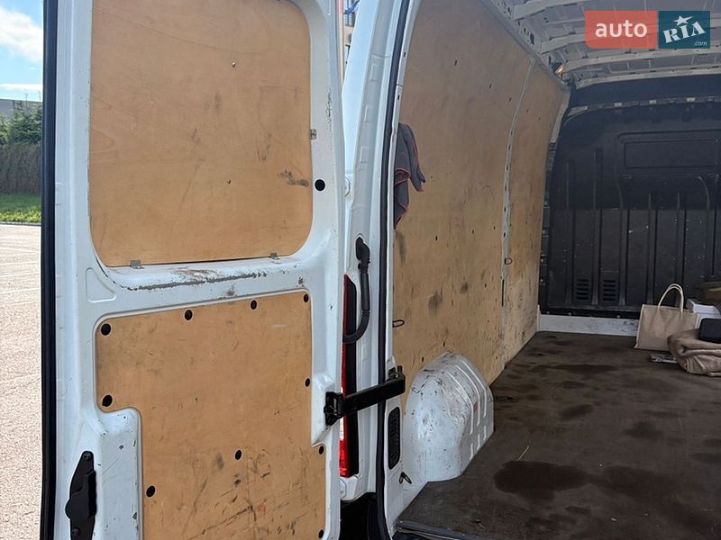 Грузовой фургон Renault Master 2018 в Львове