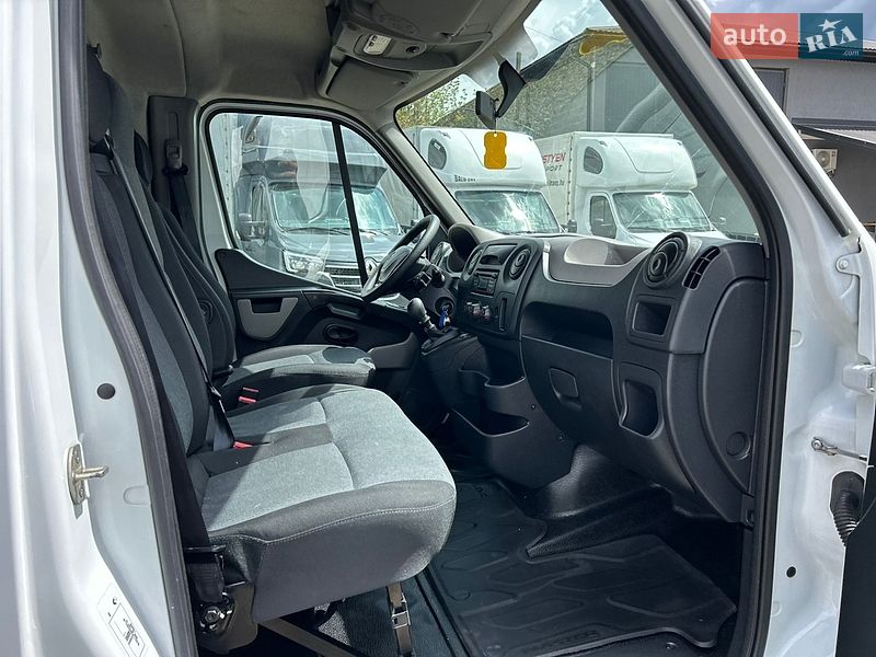Грузовой фургон Renault Master 2018 в Хусте