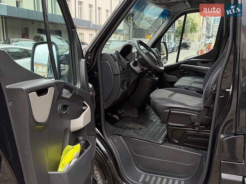 Грузовой фургон Renault Master 2010 в Львове