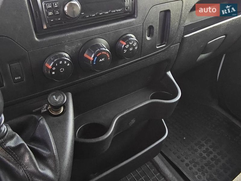 Грузовой фургон Renault Master 2017 в Гребенках