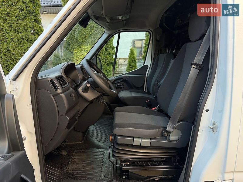 Вантажний фургон Renault Master 2022 в Радивиліві